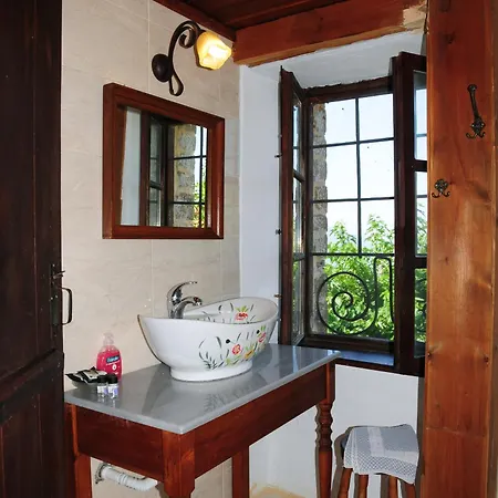 Archontiko Parisis Lafkos