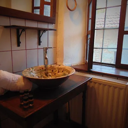 Archontiko Parisis Lafkos